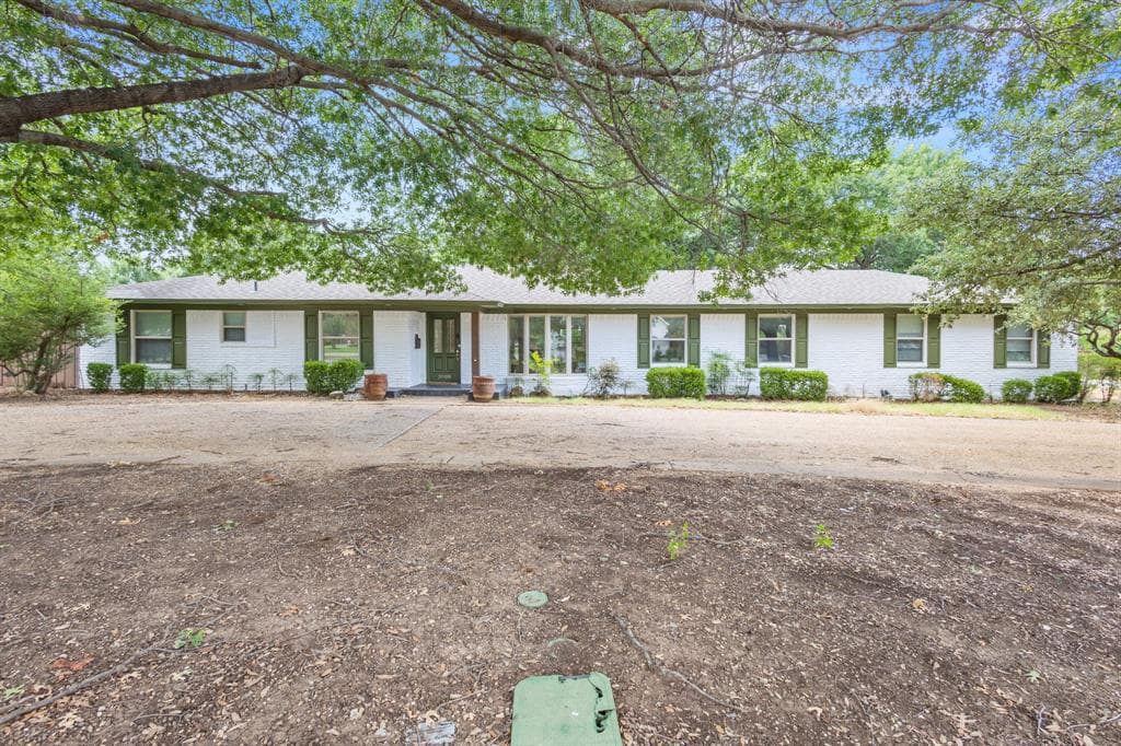 3908 Royal Ln
