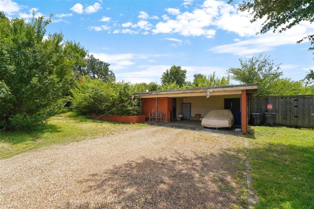 3658 Walnut Hill Ln