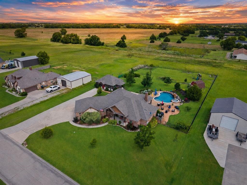 4010 Hackberry Cir