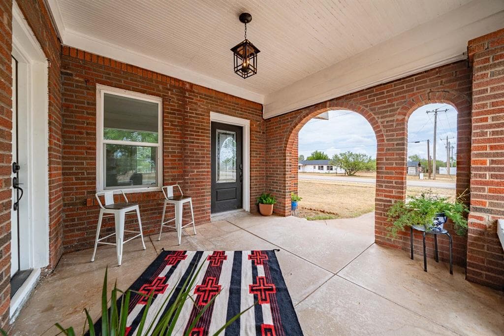 305 W Swenson Ave