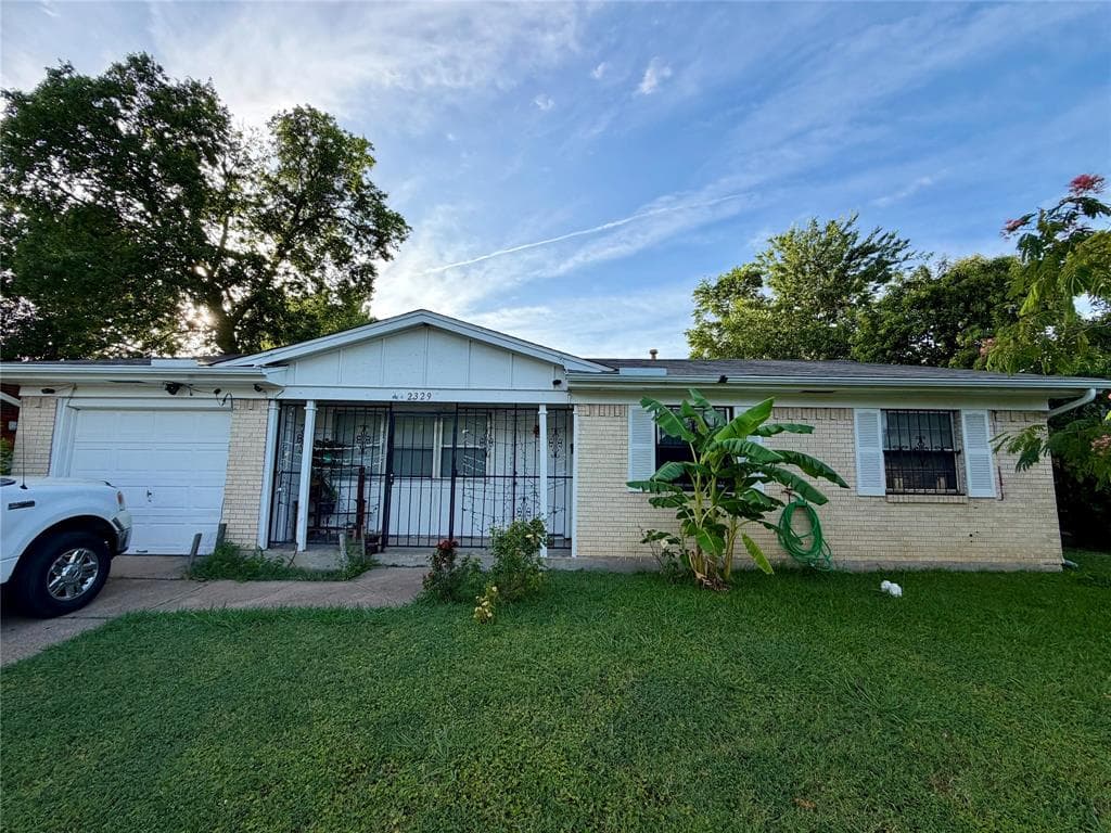 2329 Clover Ridge Dr