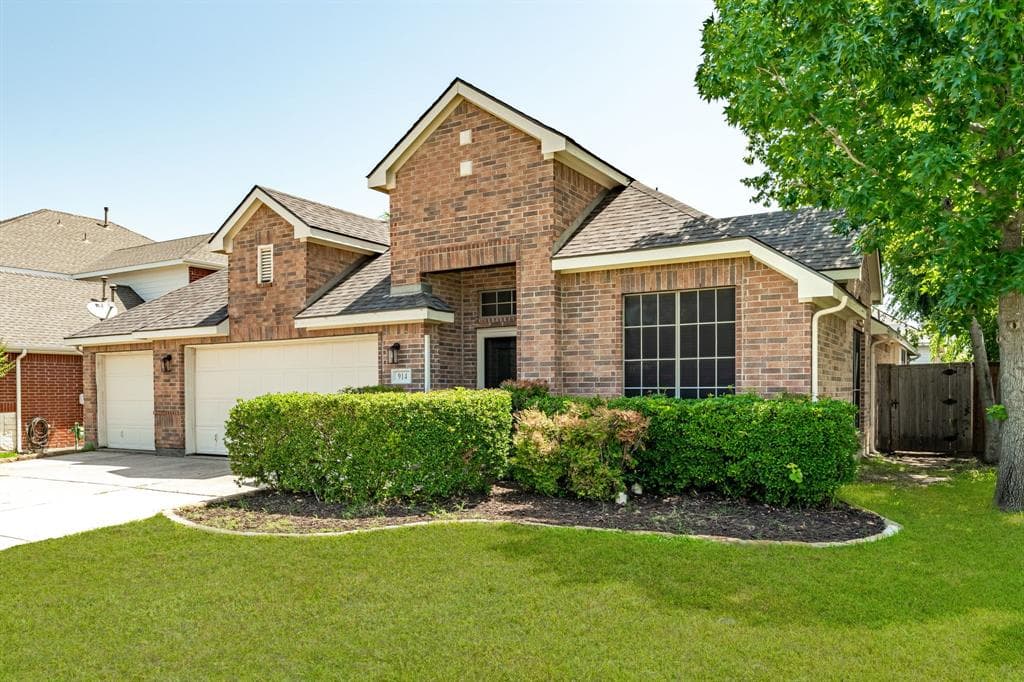 914 Rockton Dr