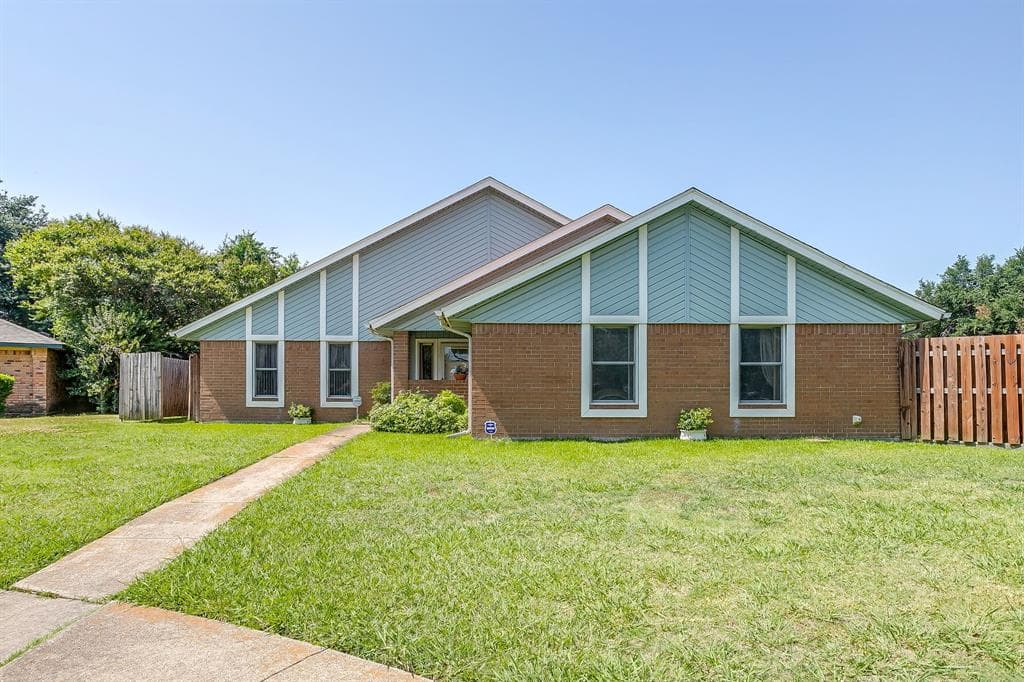 5419 Barcelona Dr