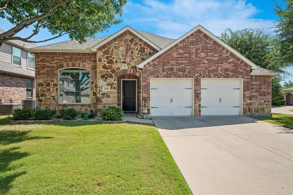 1911 Fairlake Dr