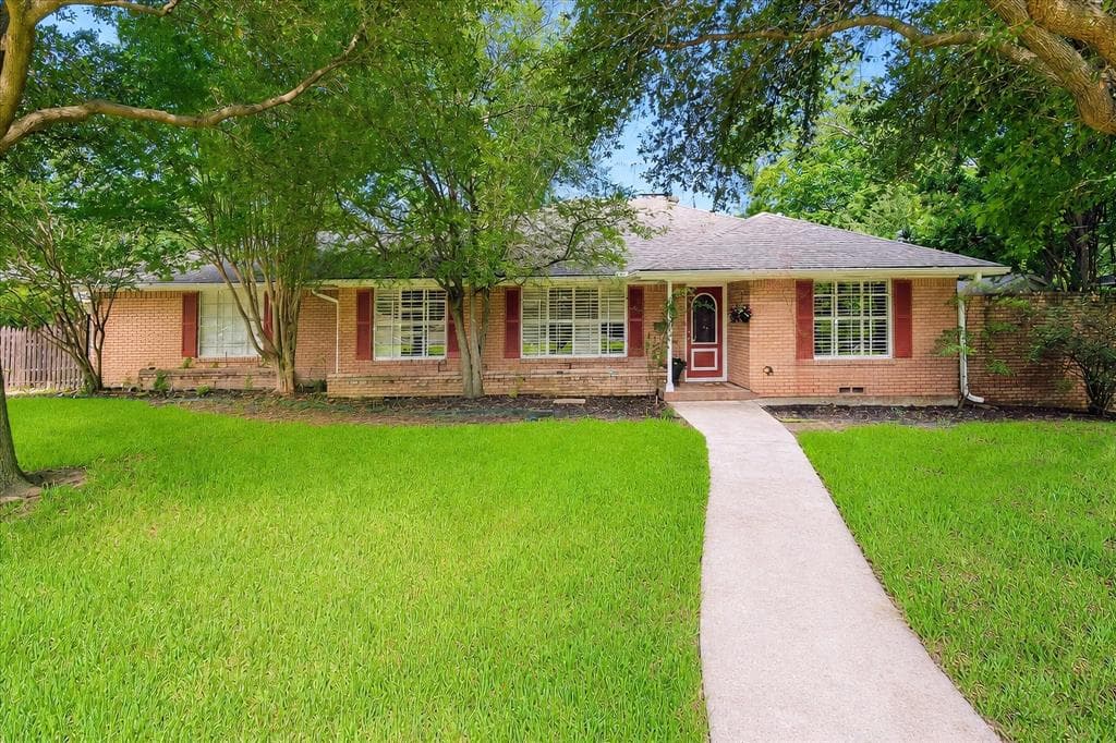 205 Thompson Dr