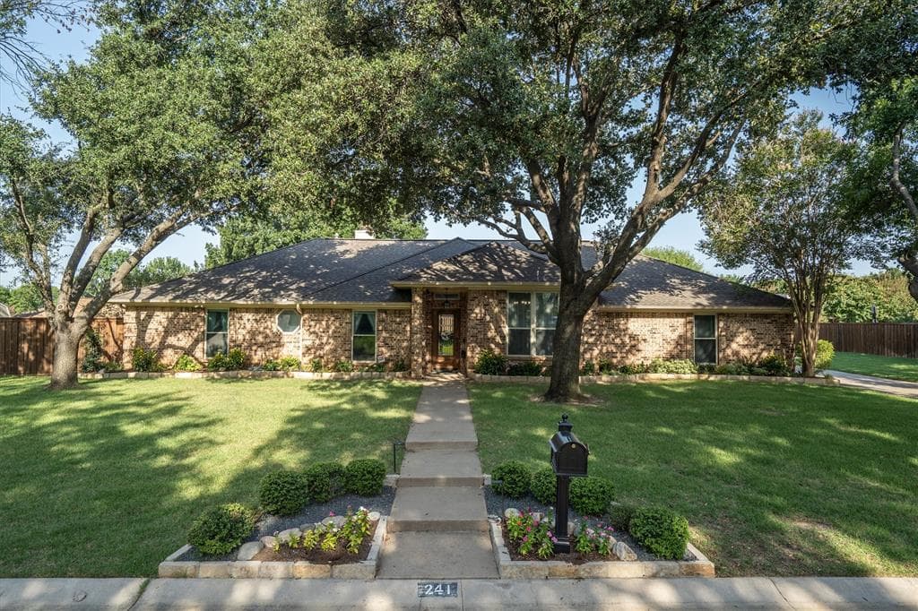 241 Raintree Dr