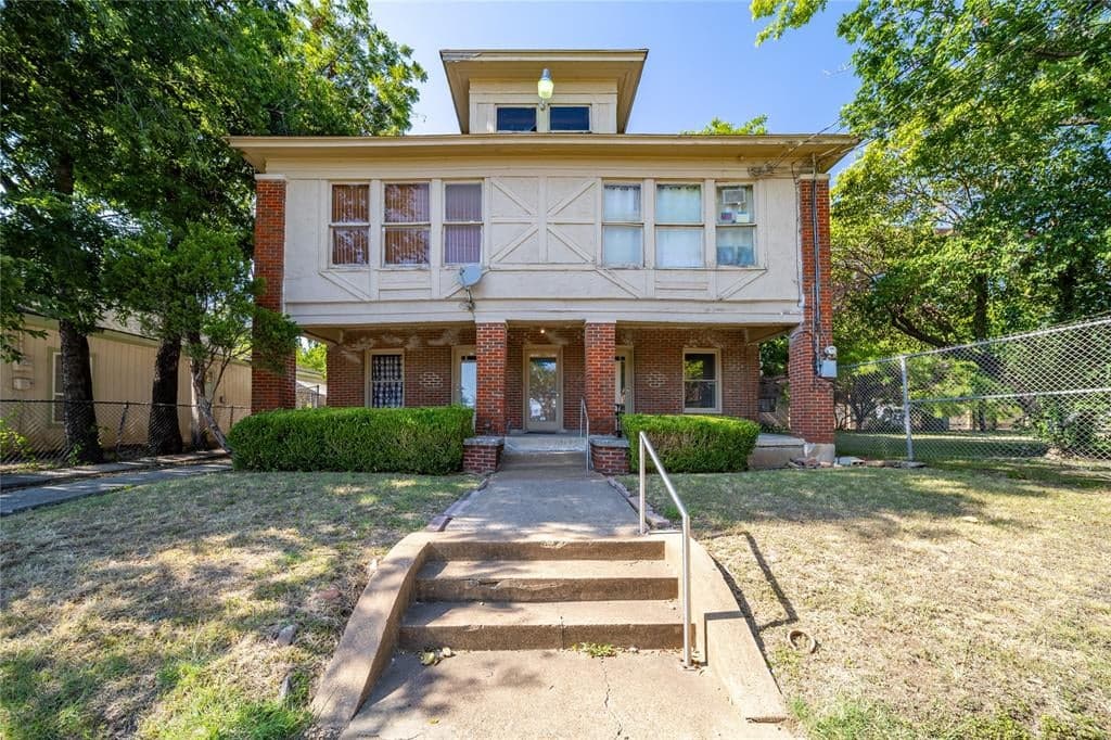 909 Sunset Ave