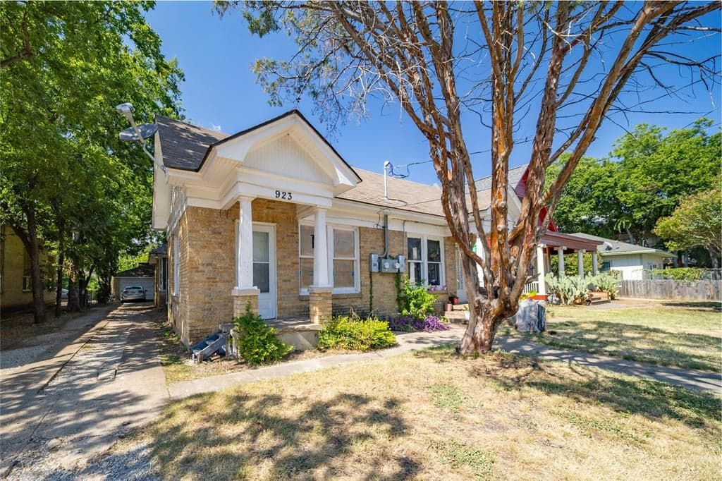 921 Sunset Ave