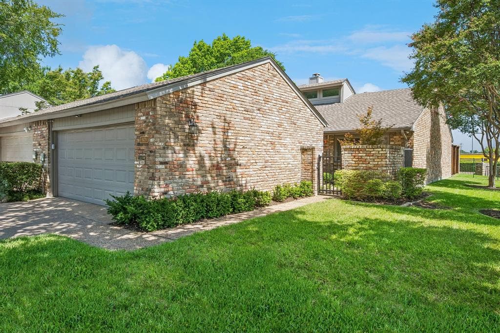 9629 Highland View Dr