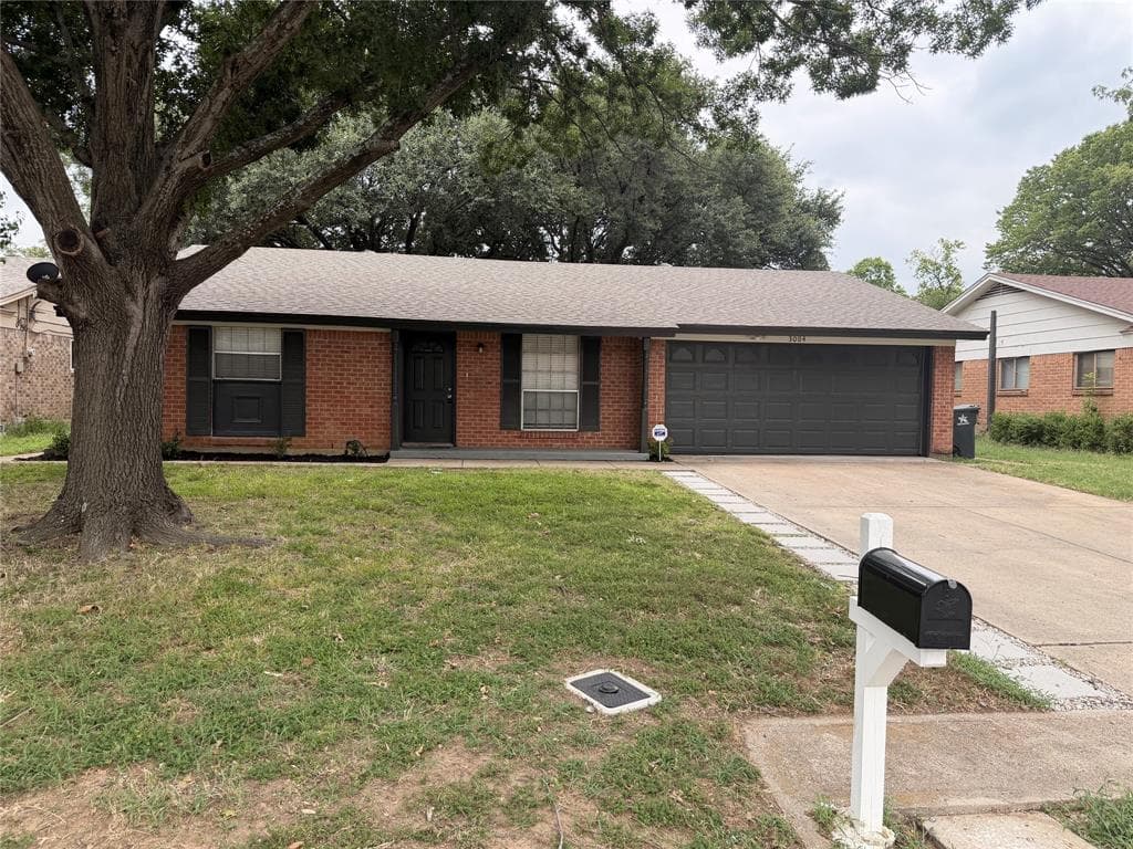 3004 David Ln