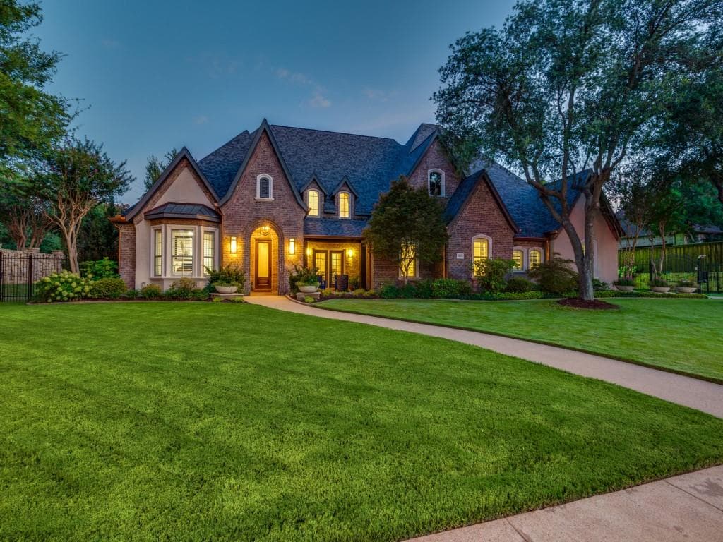 3201 Walker Pl