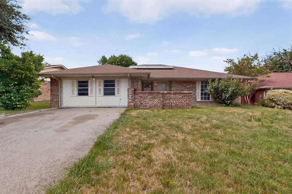 3612 Holly Springs Dr