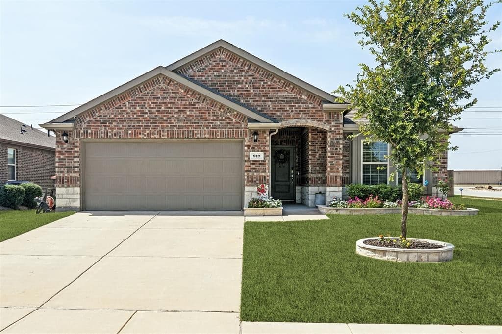 917 Crepe Myrtle Ln