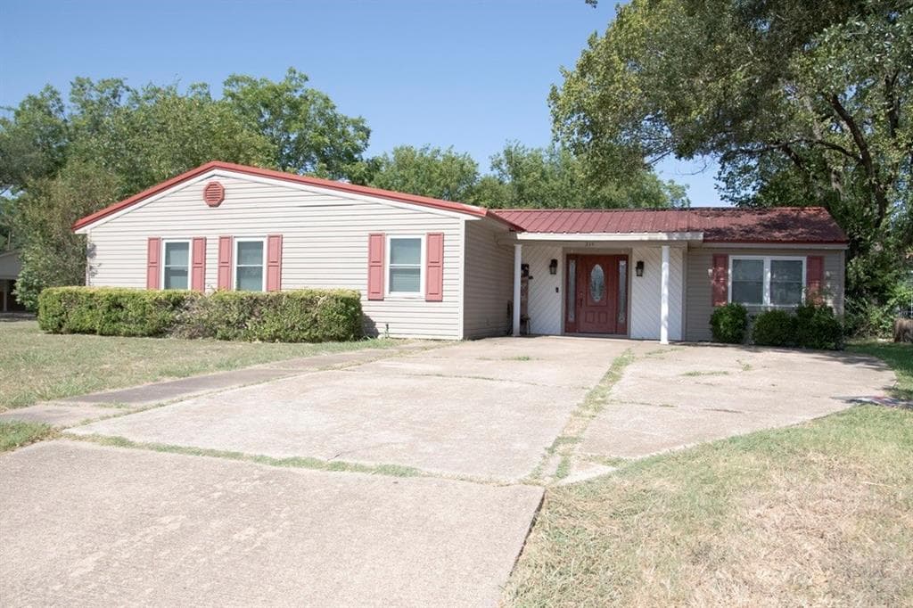 214 Red Bird Ln