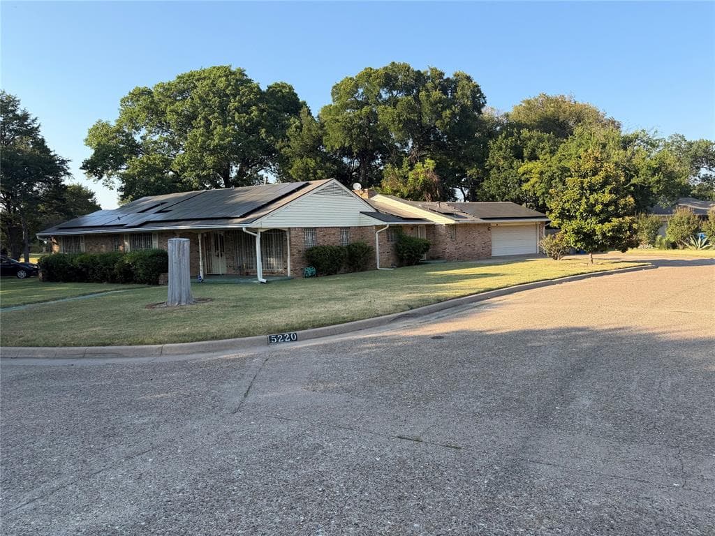 5220 Woodsboro Ln