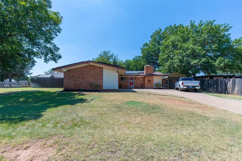 1002 Westwood Dr