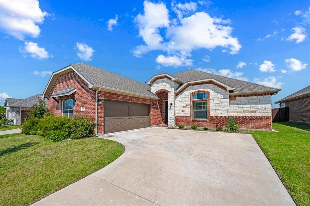 1303 Deer Hollow Dr