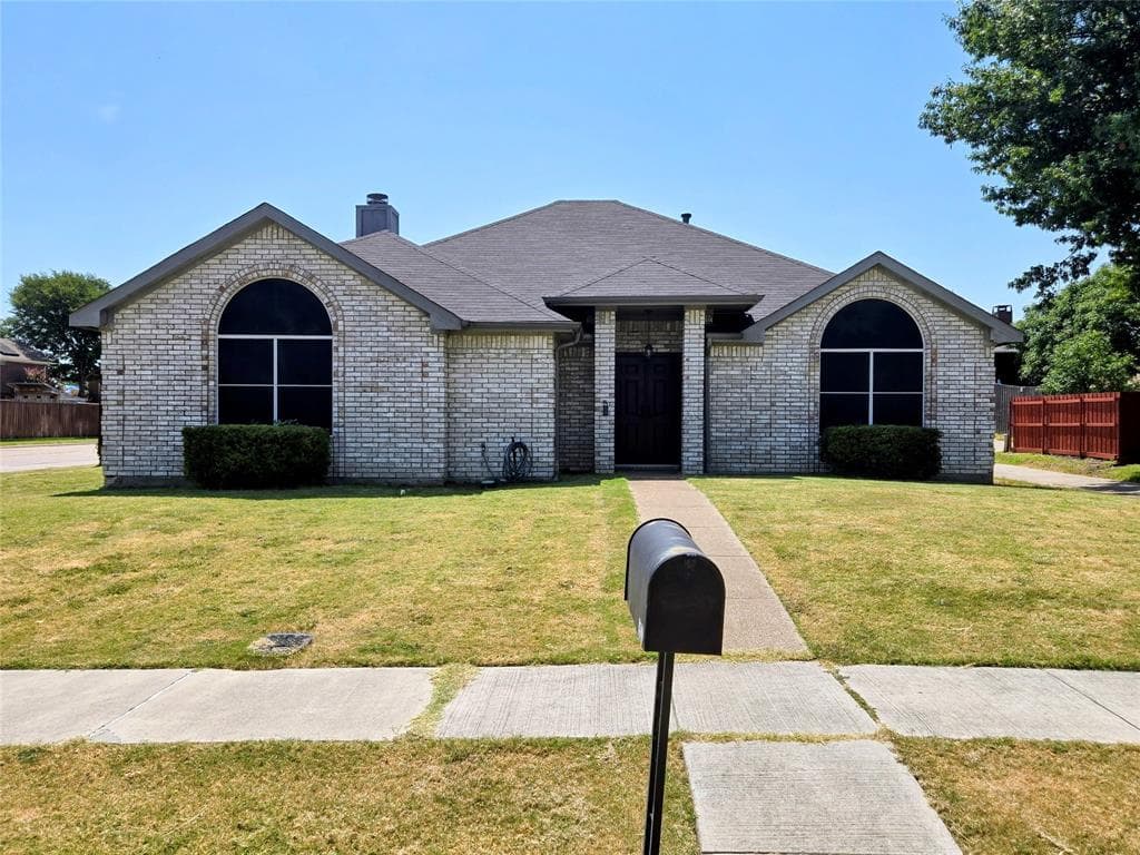 2037 Vista Dr