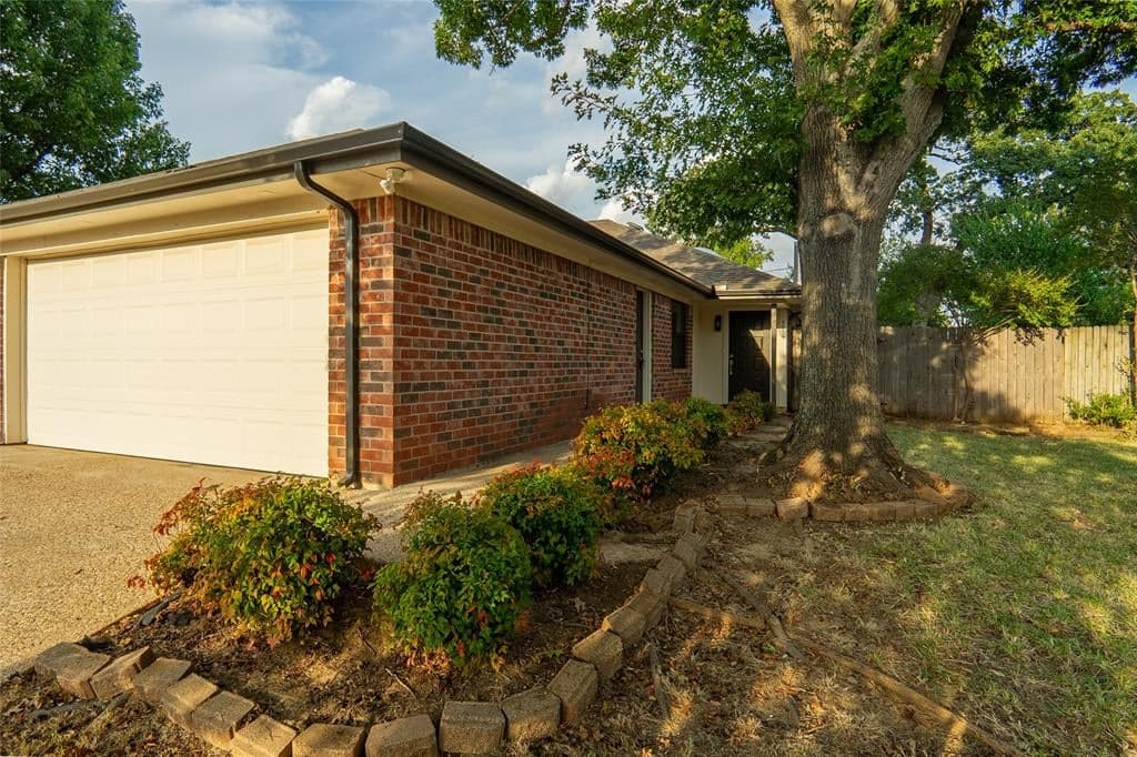6616 Parkview Ln