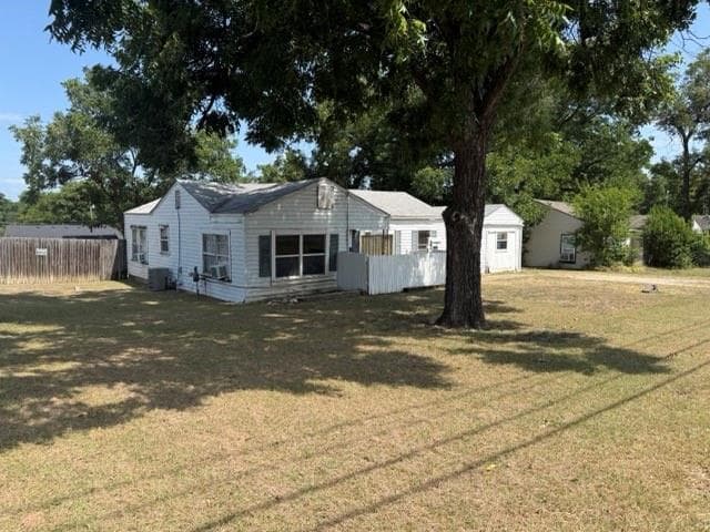 3815 Beverly Dr