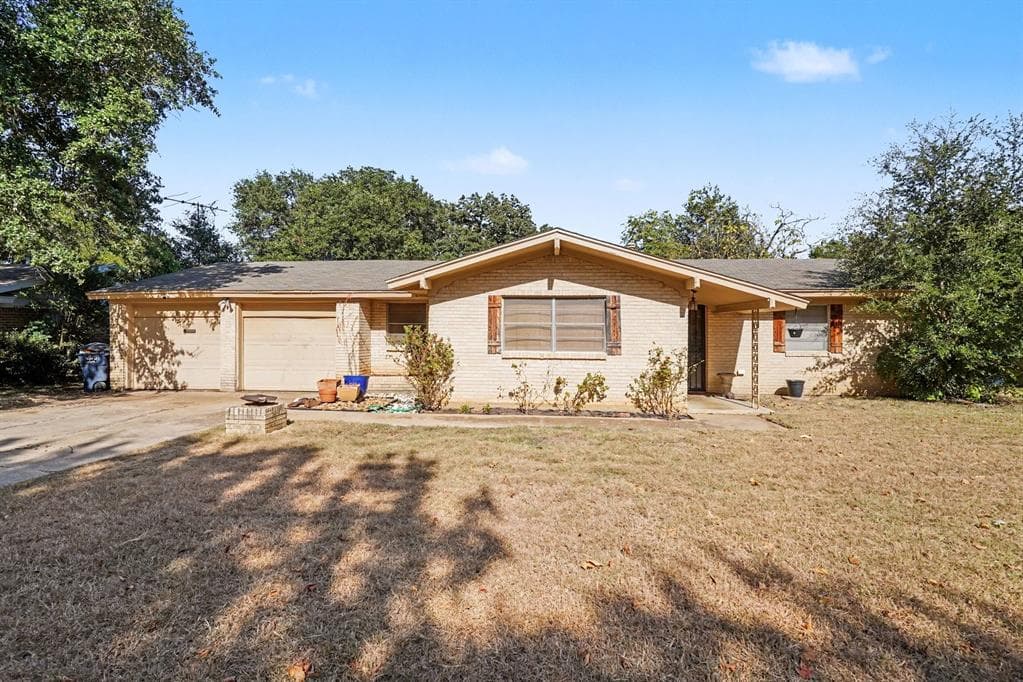 1553 Montclair Dr