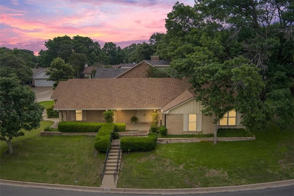 4412 Westchester Dr