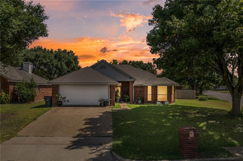 10324 Hiawatha Dr
