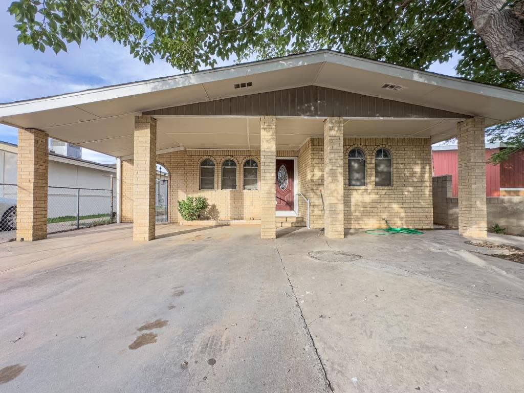 913 Del Rio Dr