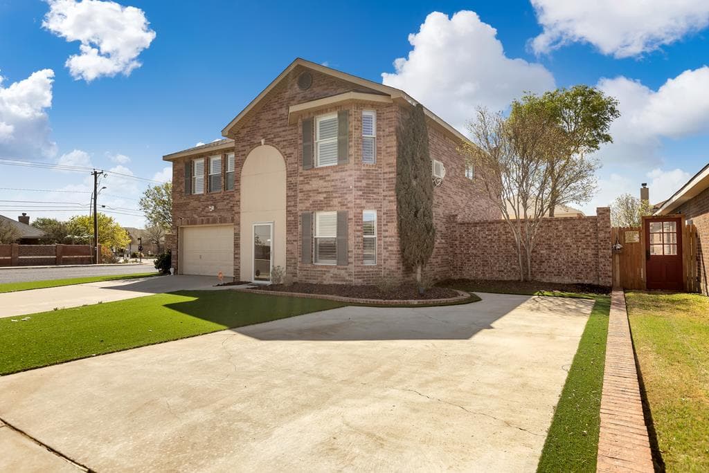 4048 New Orleans Dr