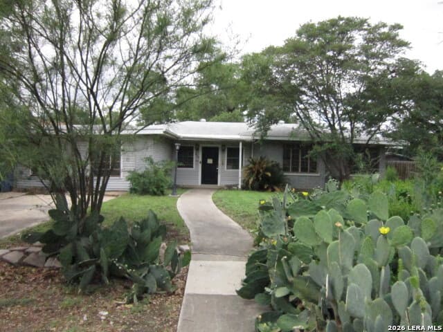 215 Oakleaf Dr