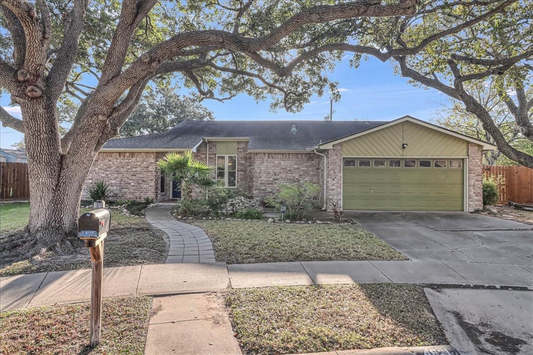 4621 Hogan Dr