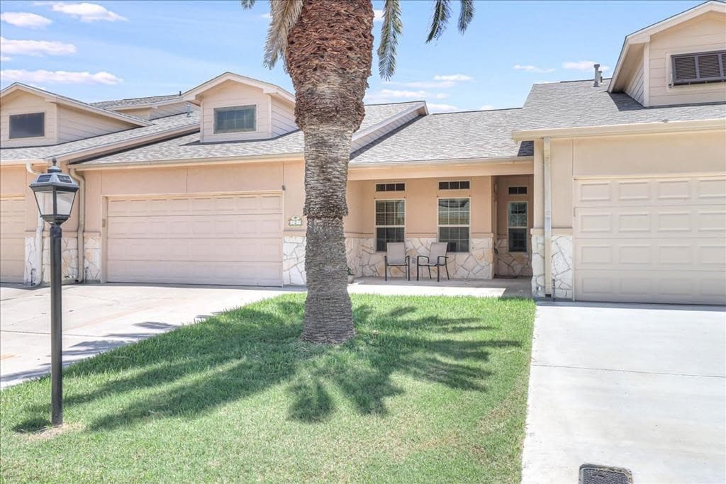 2 Olde Towne Ln