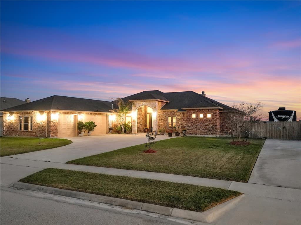 625 Hyacinth Dr