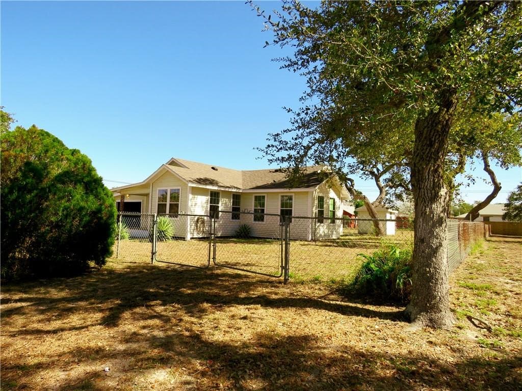 911 S Rife St
