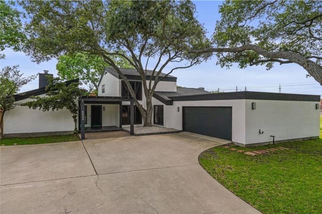 5922 Parkland Dr