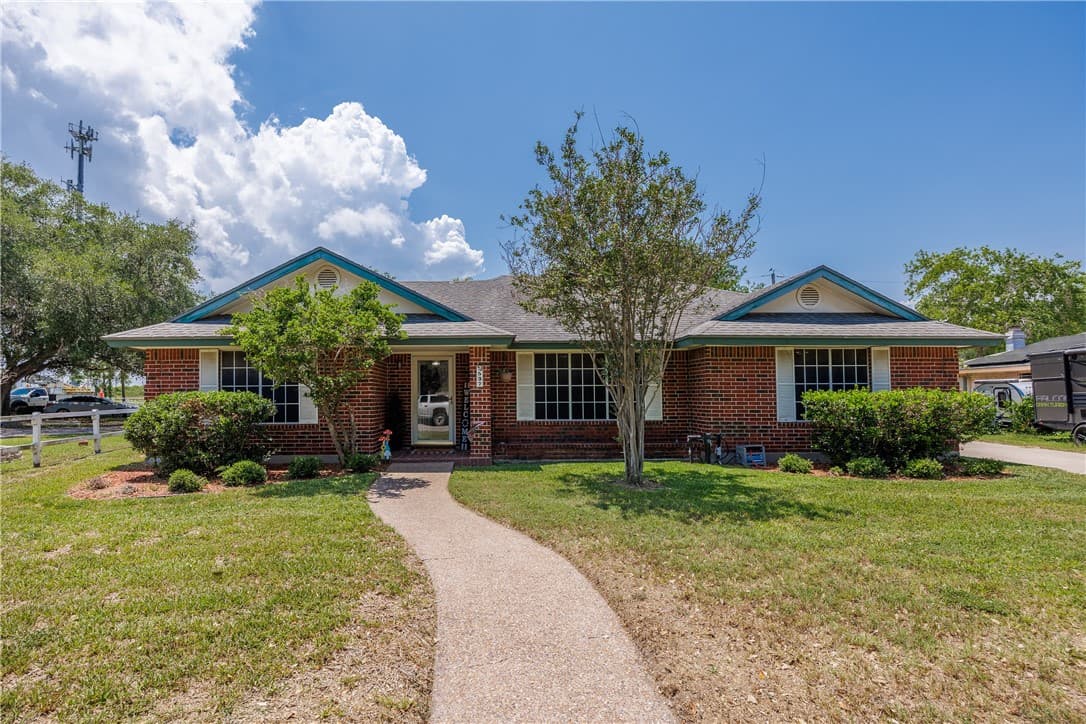 537 Vista Dr