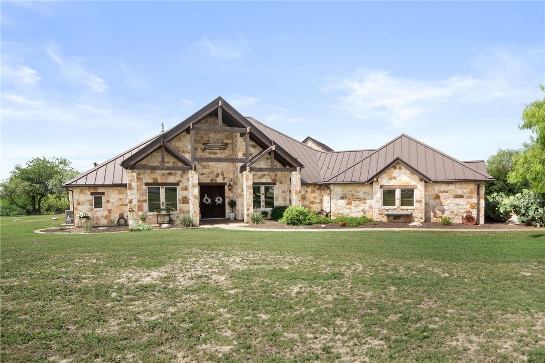 5502 E Riverview