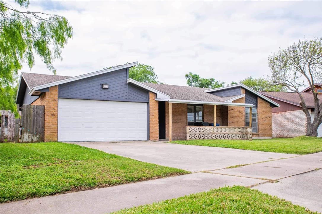 9563 Goldfinch Cir