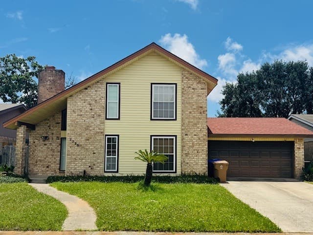 2238 Saxony Dr