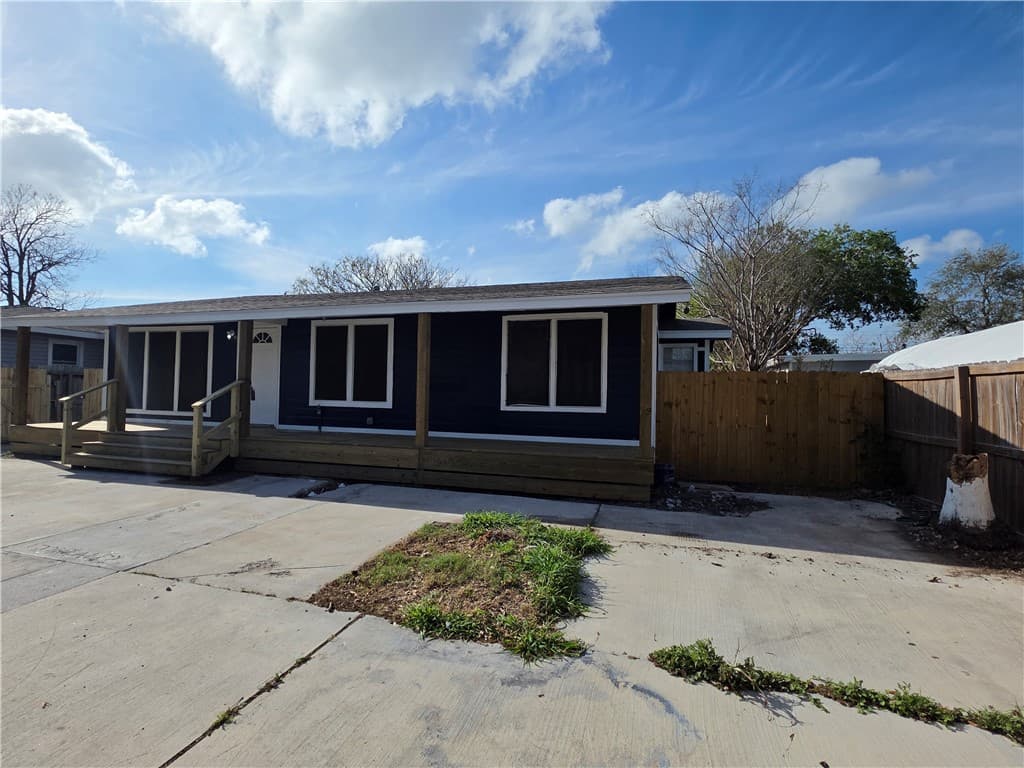 1230 Ray Dr