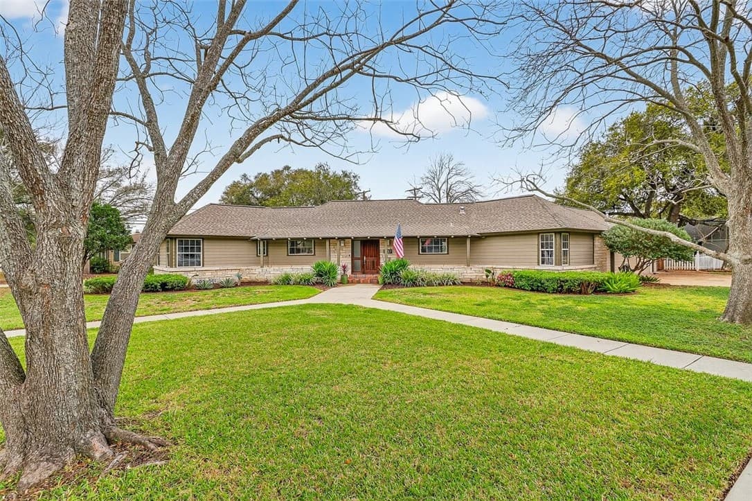 437 Delaine Dr
