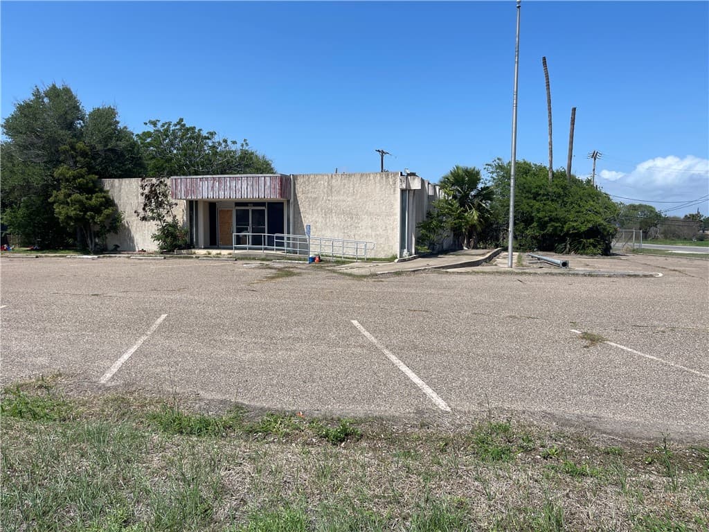 900 Moore Ave