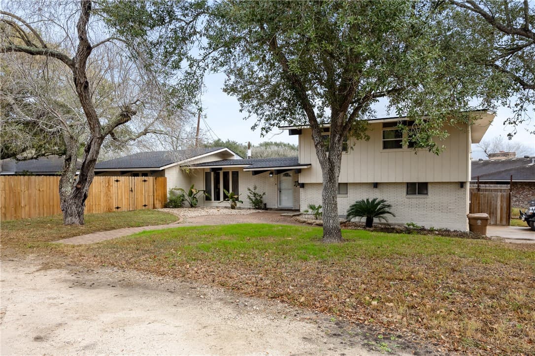 11102 Birdwood Ln