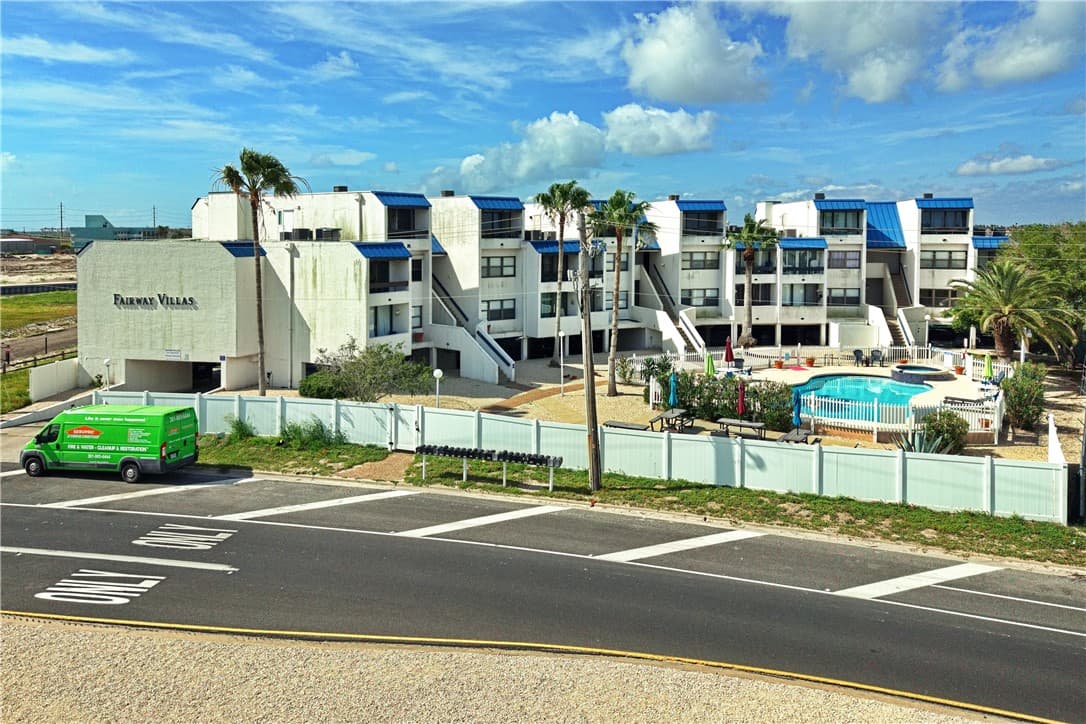 14401 Commodores Dr Unit 211