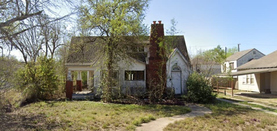 709 W Lee Ave