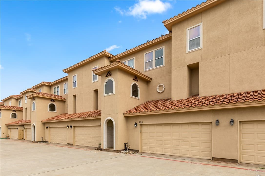14334 Cruiser St Apt 103