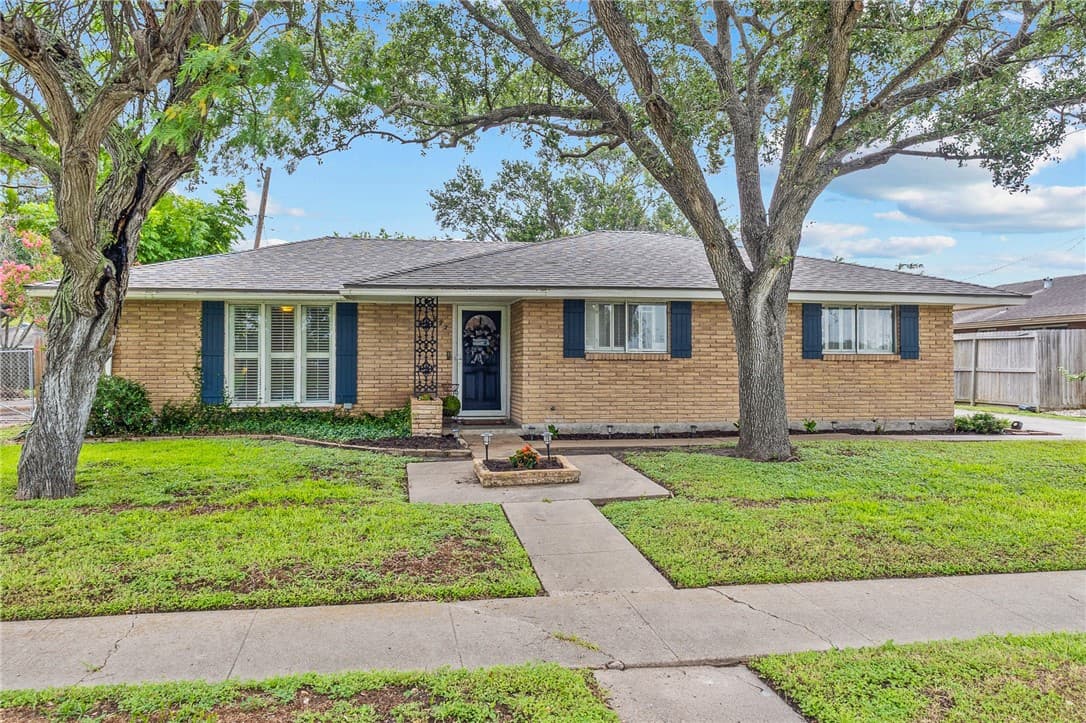 922 Meadowbrook Dr