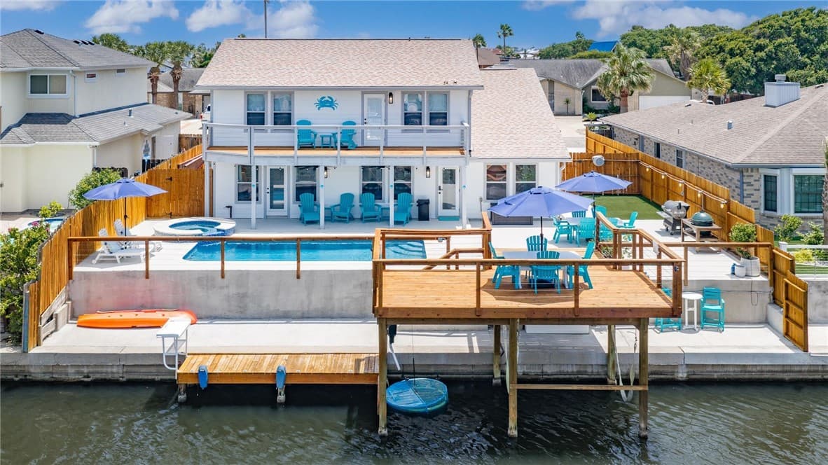 13818 Mizzen St