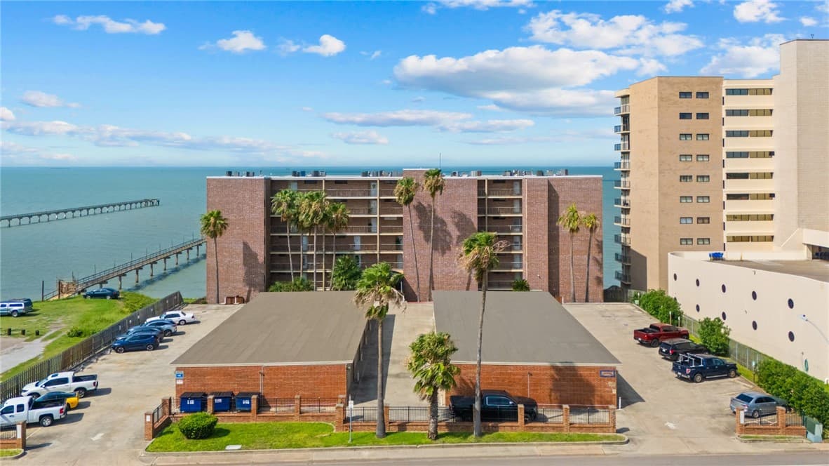 4334 Ocean Dr Apt 704