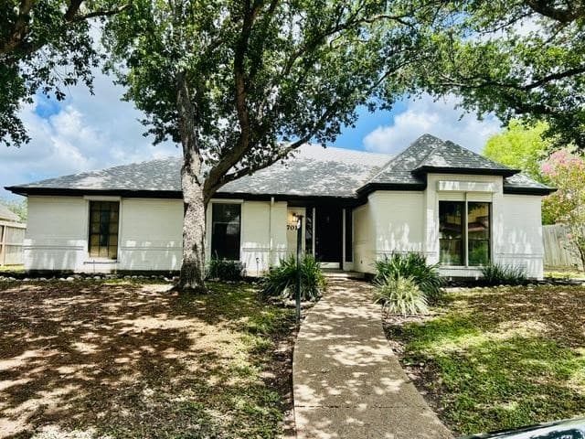 7013 Chiswick Dr